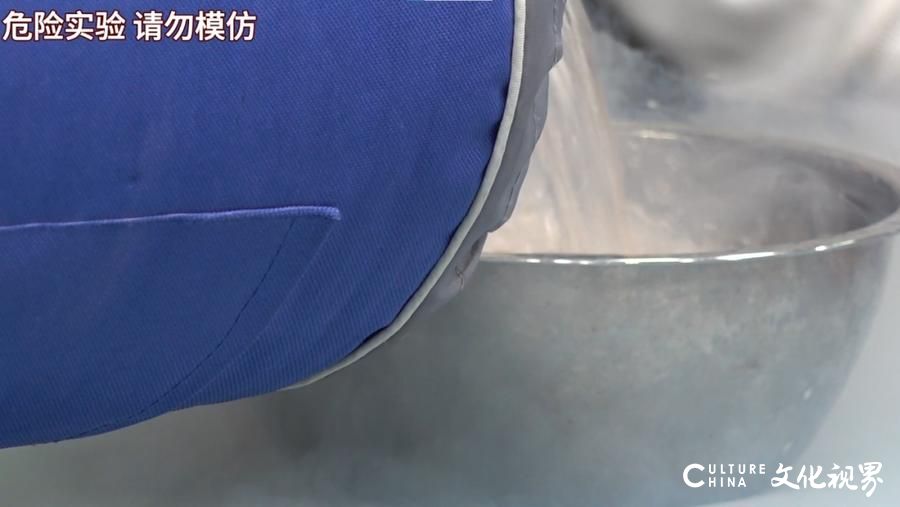 “南方小土豆”们想用冰箱自制“尔滨”冻梨？科学实验告诉你“把梨放在冷冻层，然后…...忘掉它吧！”