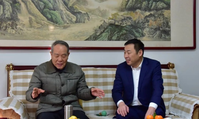 春节前夕，山东能源集团领导看望慰问老领导、困难党员和困难职工