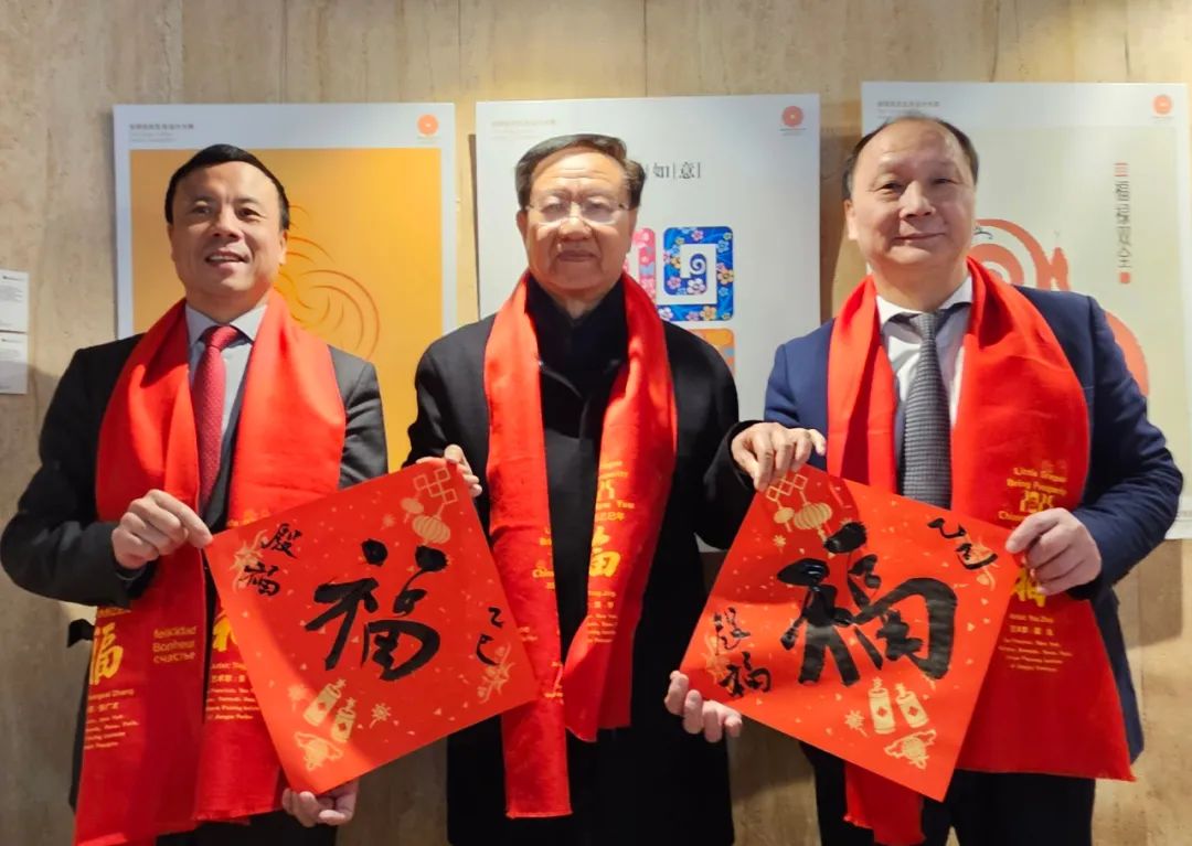 中法艺术家共写中国“福”——2025春节中外艺术家送福拜年活动走进巴黎