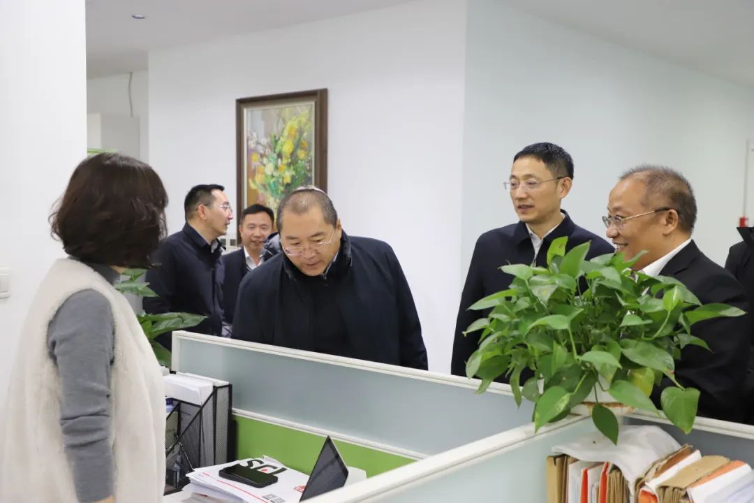 财政部会同全国人大常委会代表工委赴鲁实地走访人大代表丨康桥律所张巧良：建议实施更积极的宏观政策推动我国经济行稳致远