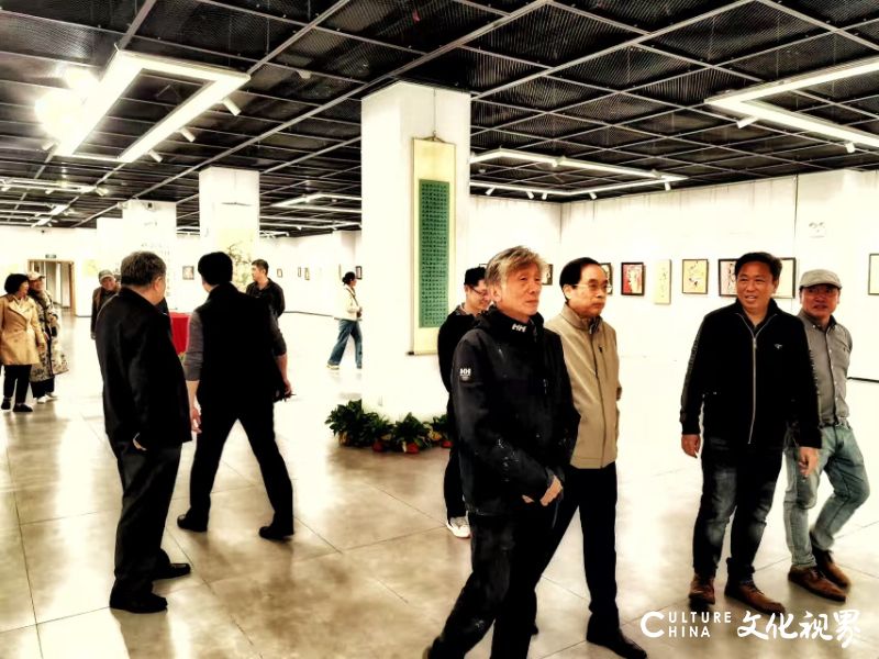 范迪安一行到海口经济学院美术馆、博物馆参观考察