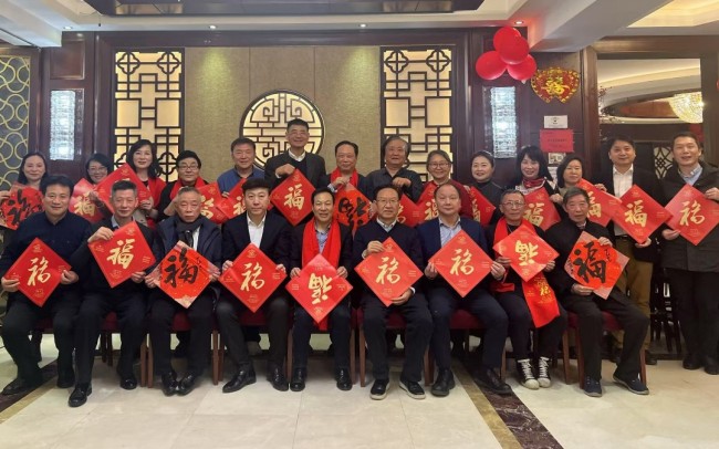 “金蛇贺岁·福满乾坤——2025春节中外艺术家海外送福拜年活动”在法国巴黎圆满收官