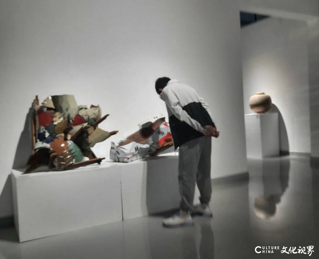 孟胡蝶·在“找碴对缝”中重构完整丨中国当代陶瓷名家邀请展暨首届中国·宋庄陶瓷协会作品展
