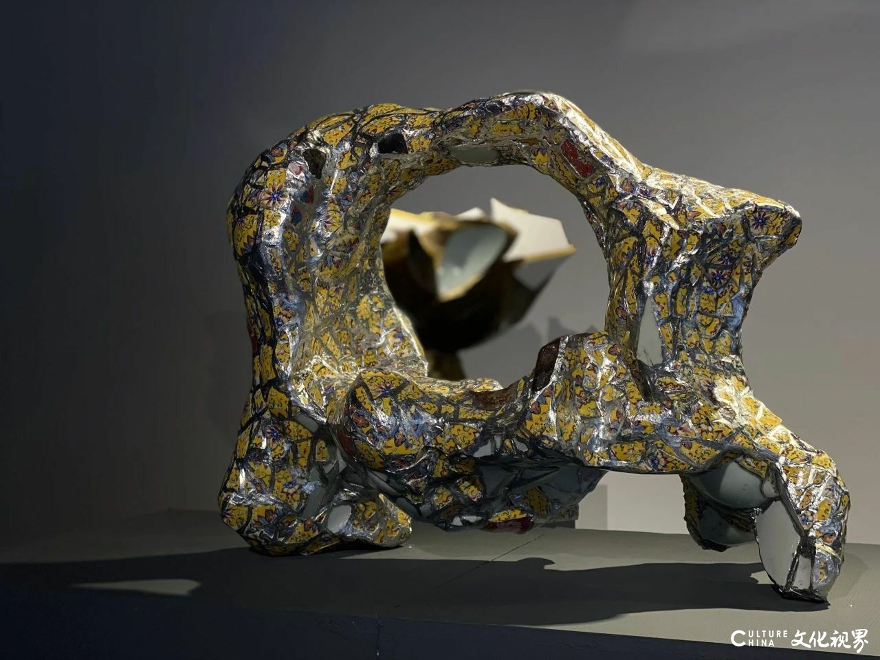 孟胡蝶·在“找碴对缝”中重构完整丨中国当代陶瓷名家邀请展暨首届中国·宋庄陶瓷协会作品展