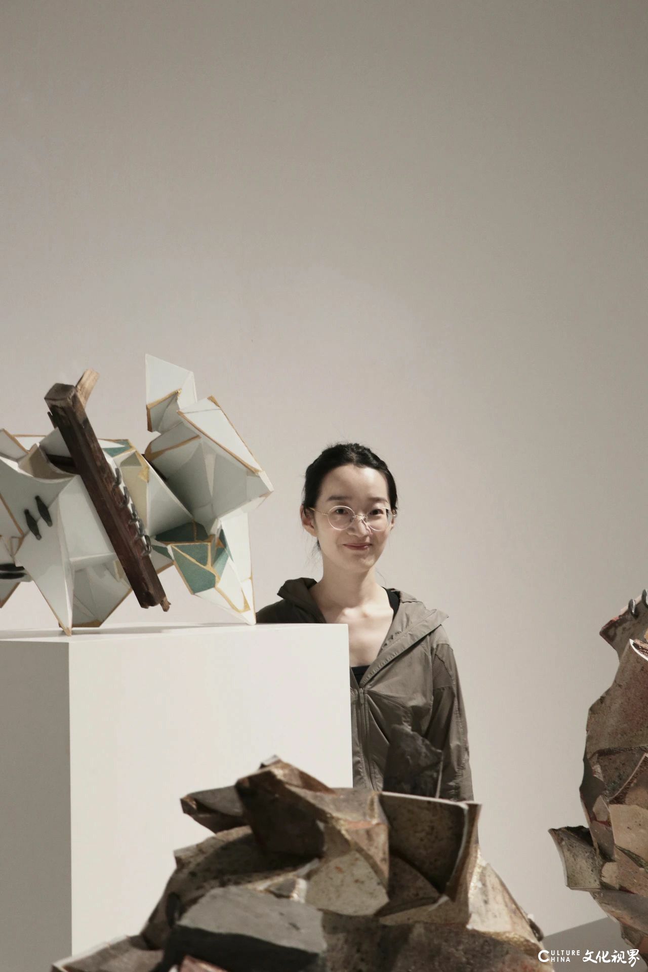 孟胡蝶·在“找碴对缝”中重构完整丨中国当代陶瓷名家邀请展暨首届中国·宋庄陶瓷协会作品展