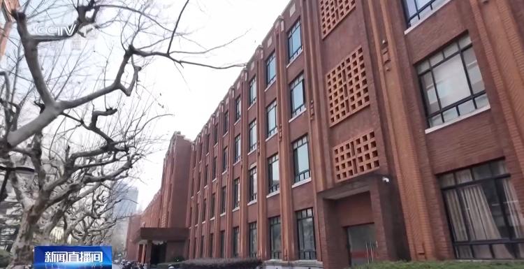 大学生论文“ai味儿”渐浓怎么办？看高校如何为ai工具使用“立规矩”