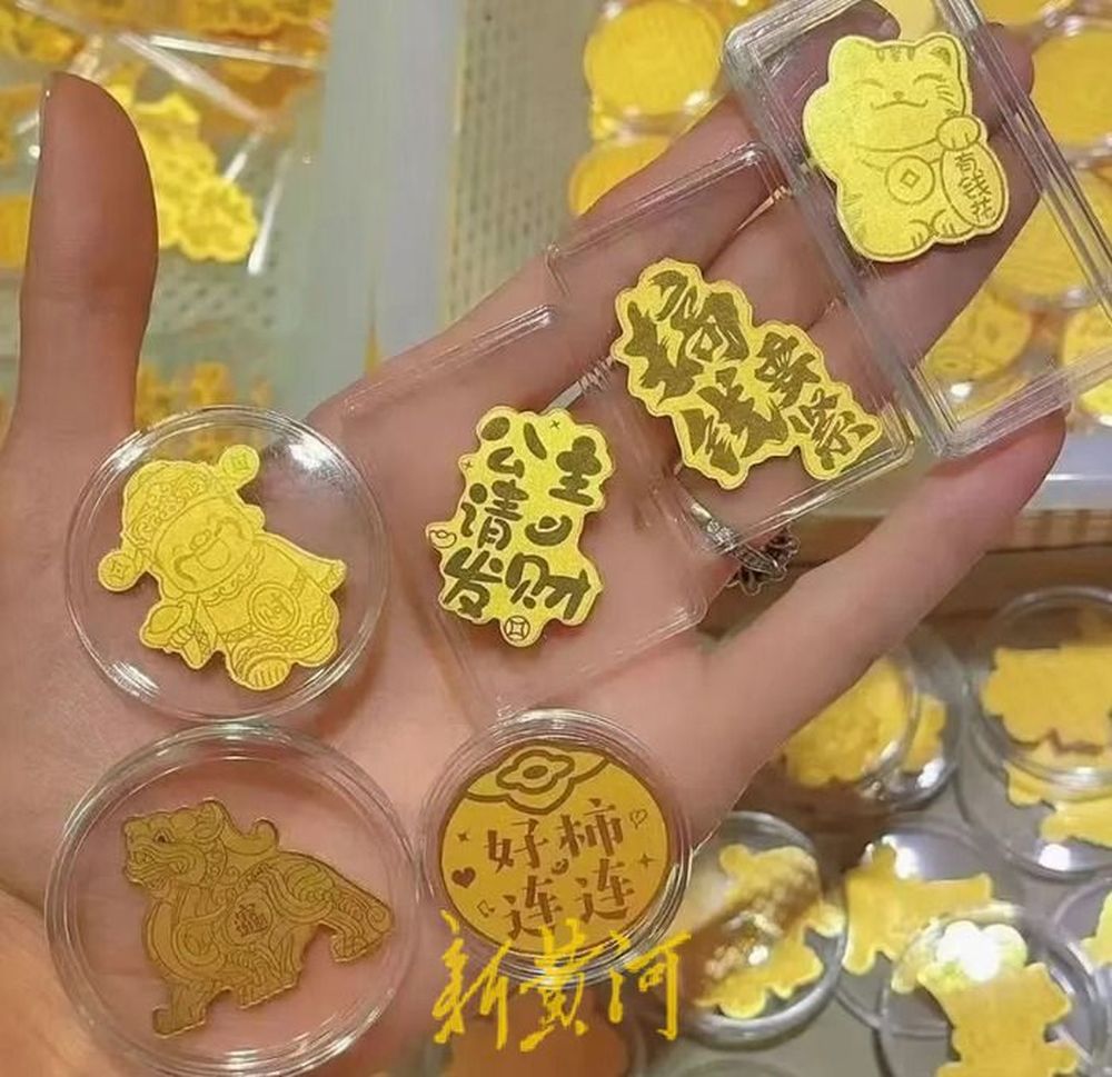 3·15在行动 | 玩玩就好，别当真！——“黄金手机贴”背后的消费陷阱：克重难估，成分不纯