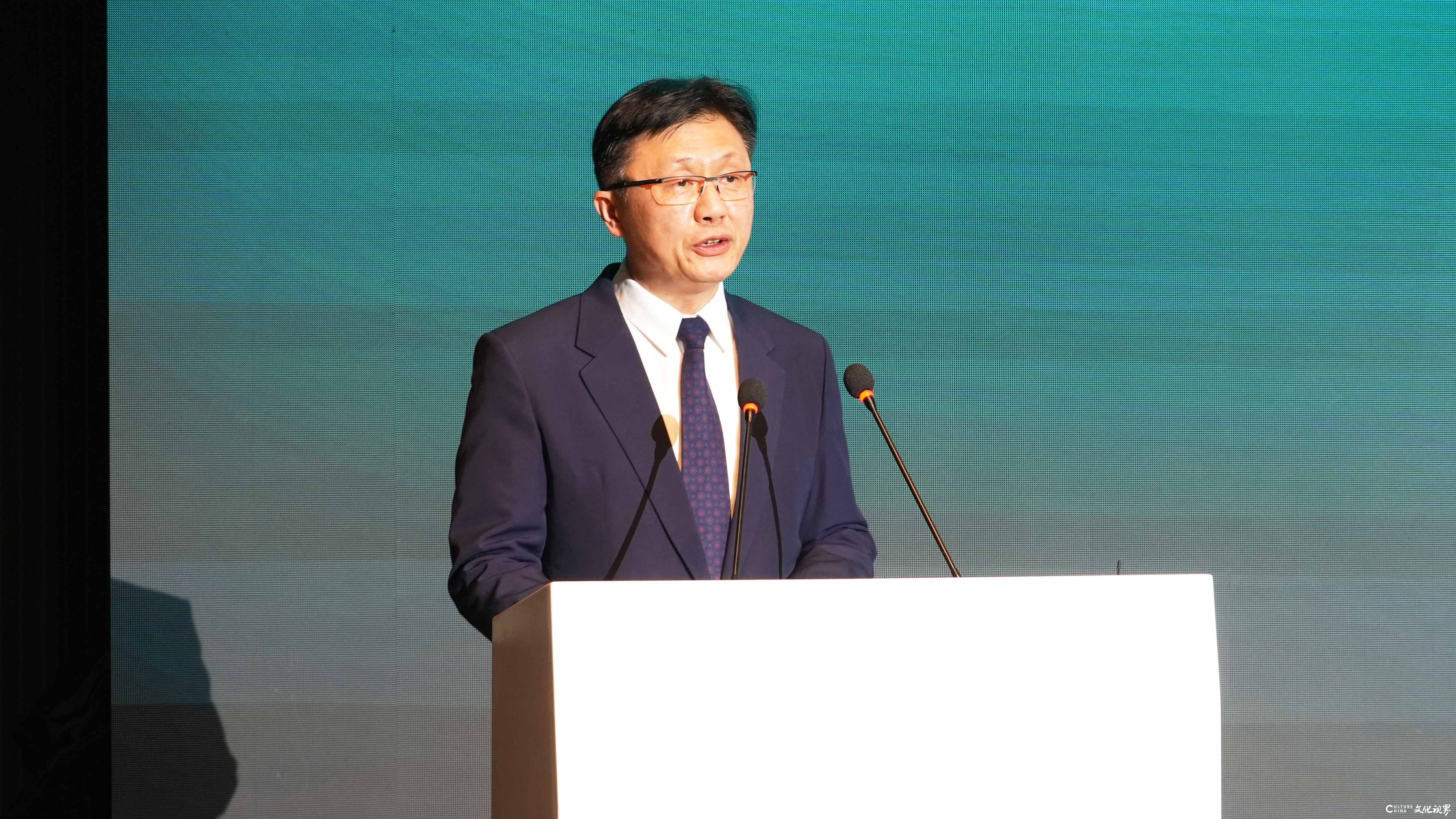 “ai时代的艺术——第三届济南国际双年展研讨会”昨日在山东美术馆举办