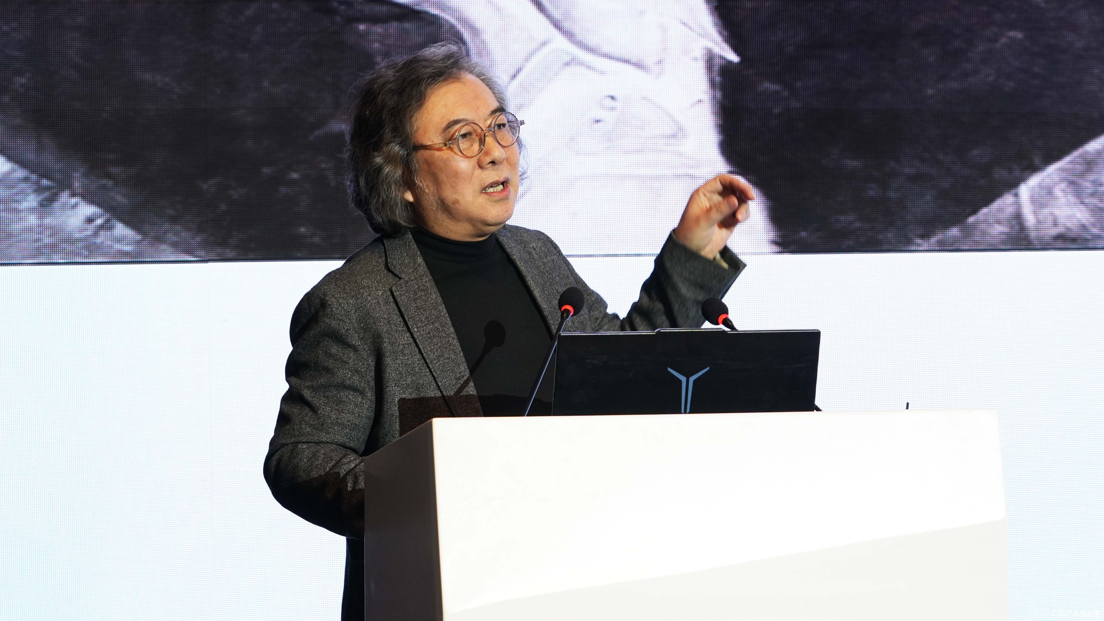 “ai时代的艺术——第三届济南国际双年展研讨会”昨日在山东美术馆举办