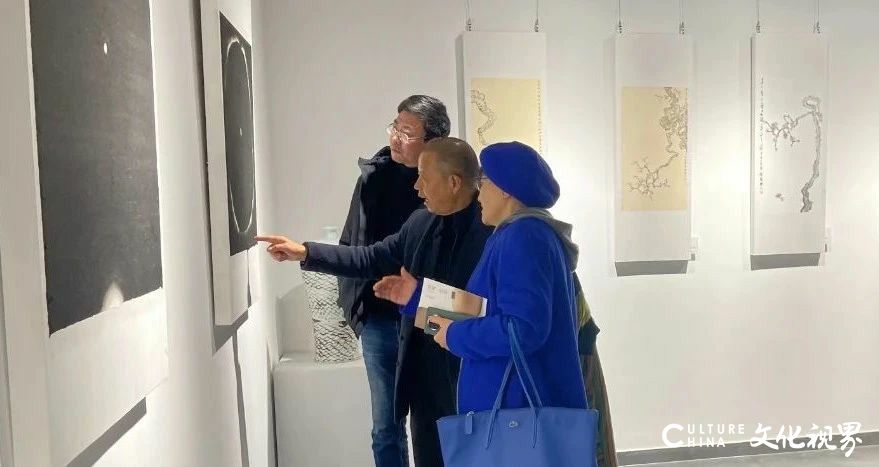 漫谈紫砂艺术的古韵新彩——何晓佑、邓嵘、刘进一行到访宜兴吴鸣艺术馆