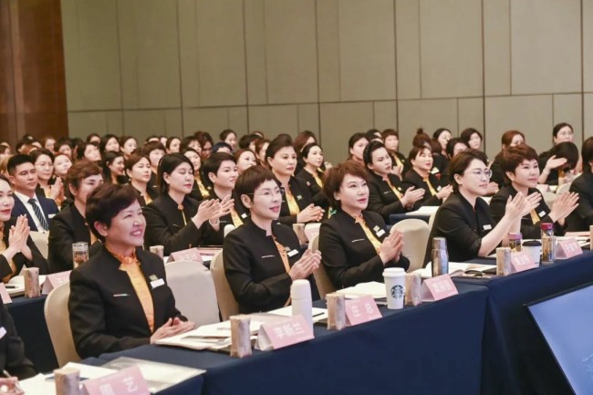 百台仪器，千万投资，万分美丽——莎蔓莉莎“2025春季年会”盛大开启