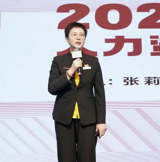 百台仪器，千万投资，万分美丽——莎蔓莉莎“2025春季年会”盛大开启