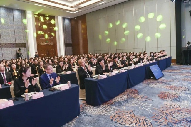 百台仪器，千万投资，万分美丽——莎蔓莉莎“2025春季年会”盛大开启