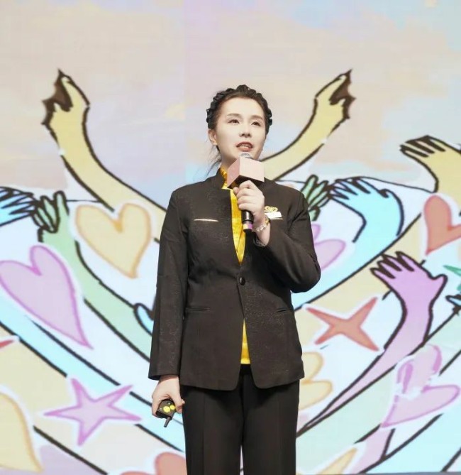 百台仪器，千万投资，万分美丽——莎蔓莉莎“2025春季年会”盛大开启
