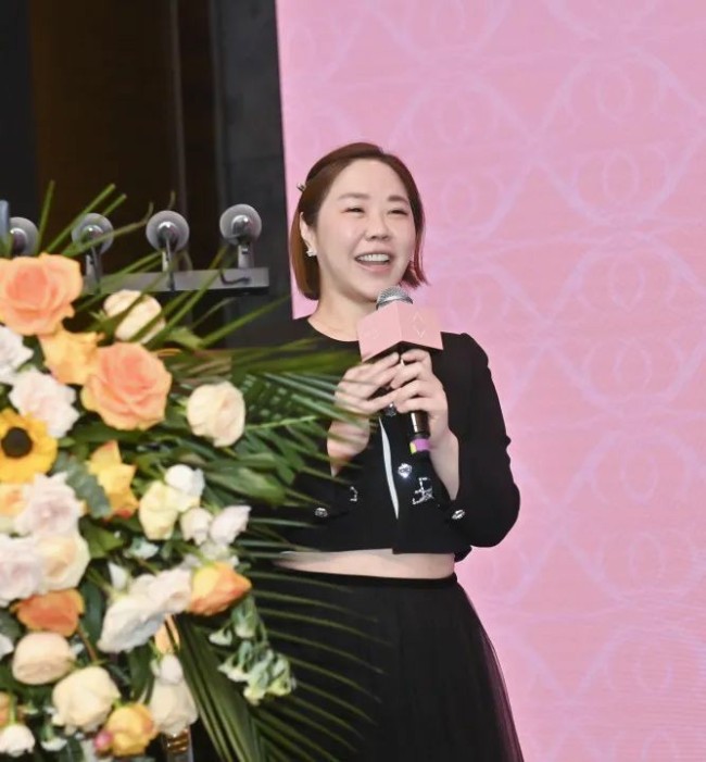 百台仪器，千万投资，万分美丽——莎蔓莉莎“2025春季年会”盛大开启