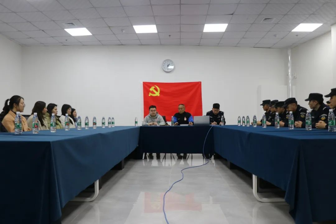 踏浪净滩学雷锋 青春领跑志愿行——青岛西海岸足球俱乐部2025环保跑活动昨日举行
