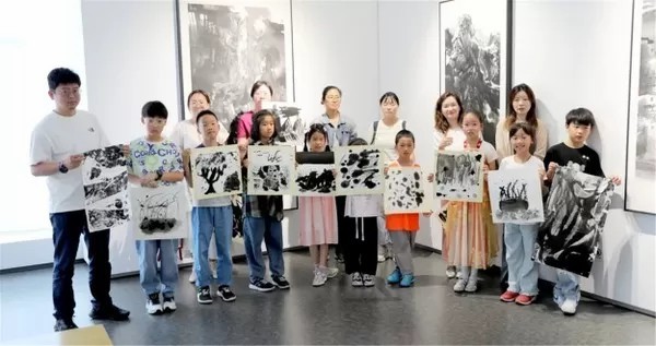 让传统水墨在展厅“活”起来 | “日月同辉——清华大学美术学院陈辉教授水墨作品江苏巡展”策展总结座谈会