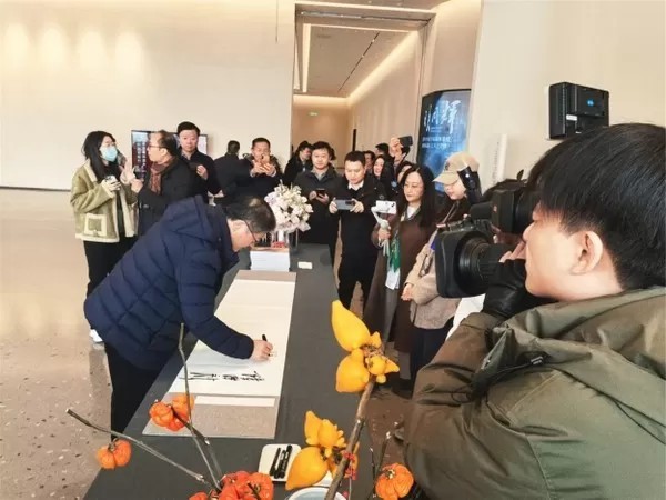 让传统水墨在展厅“活”起来 | “日月同辉——清华大学美术学院陈辉教授水墨作品江苏巡展”策展总结座谈会