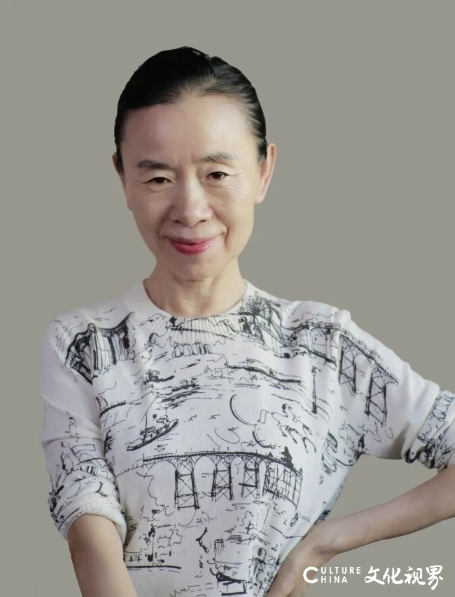闫平：致敬不被定义的“她力量”，拥抱新的自主的生活