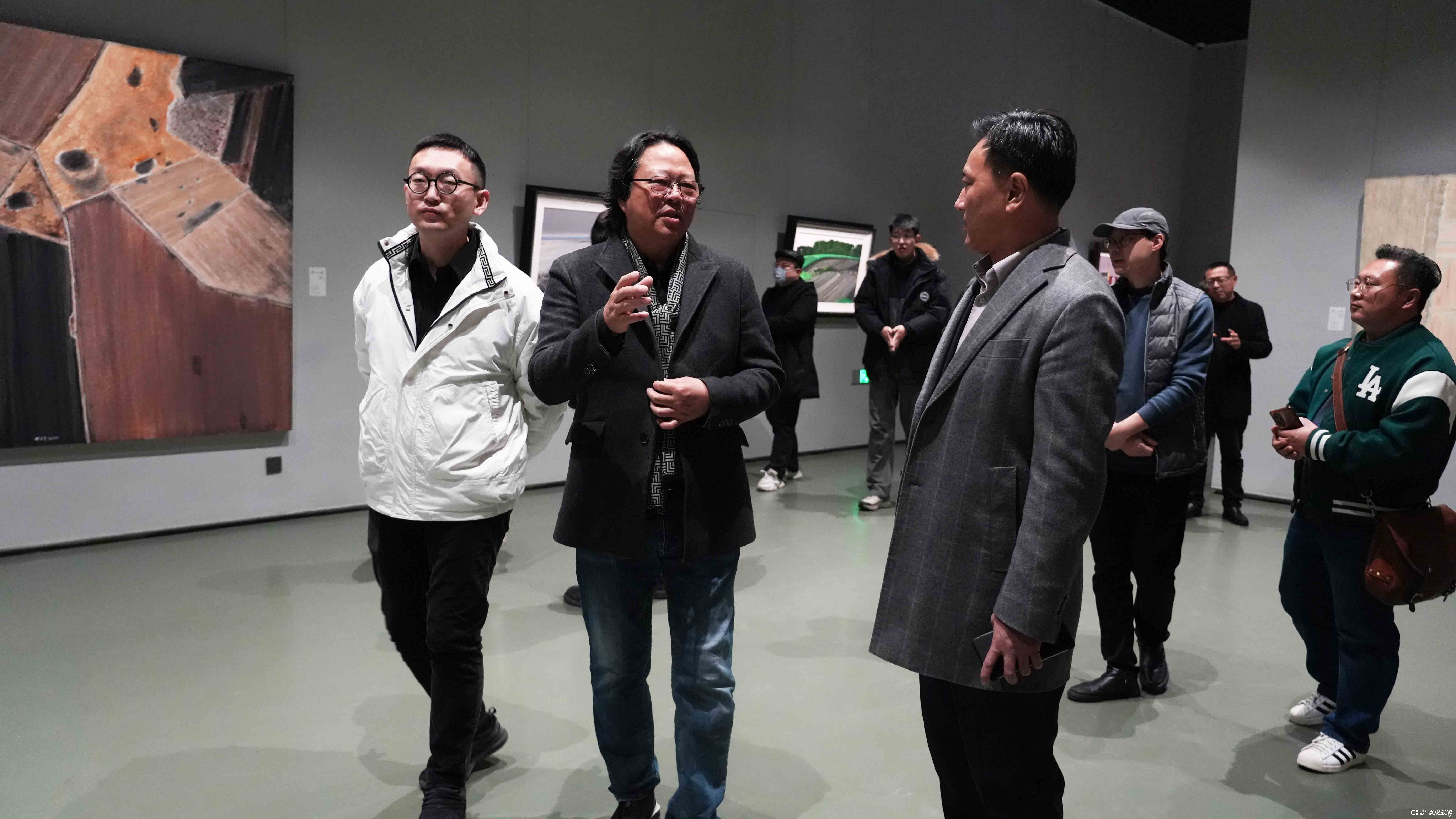 “无人之境——田卫平绘画作品展”昨日在威海开幕