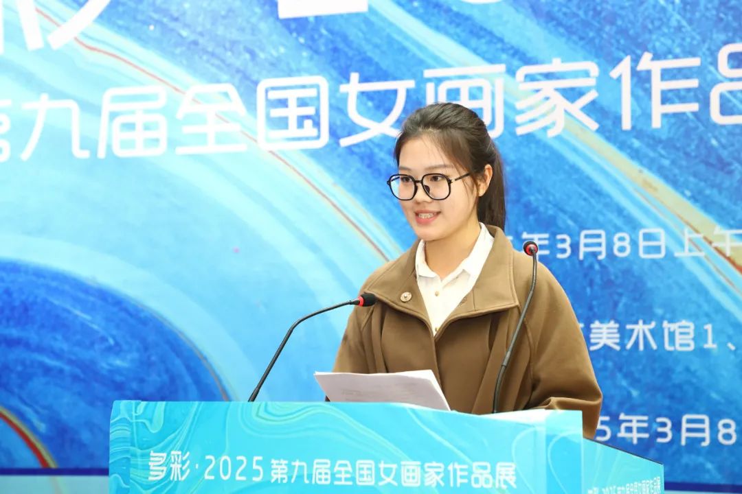 “多彩·2025”第九届全国女画家作品展在威海市美术馆开展，展期至3月30日