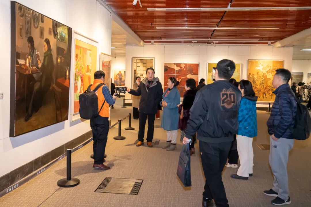 “多彩·2025”第九届全国女画家作品展在威海市美术馆开展，展期至3月30日