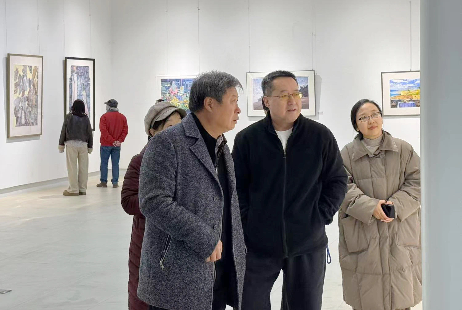 第十五届“在水一方——全国女水彩画家作品展”在青岛画院美术馆开展