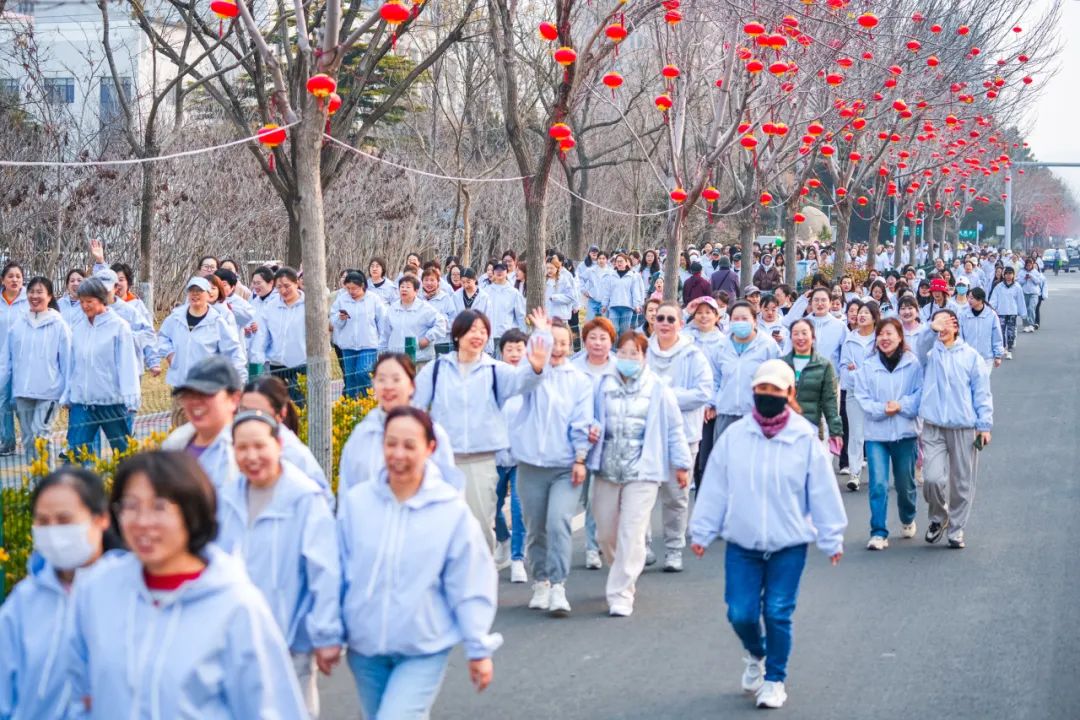 春风如意 徒步芳华——迪尚集团三八妇女节主题健步行活动昨日举行
