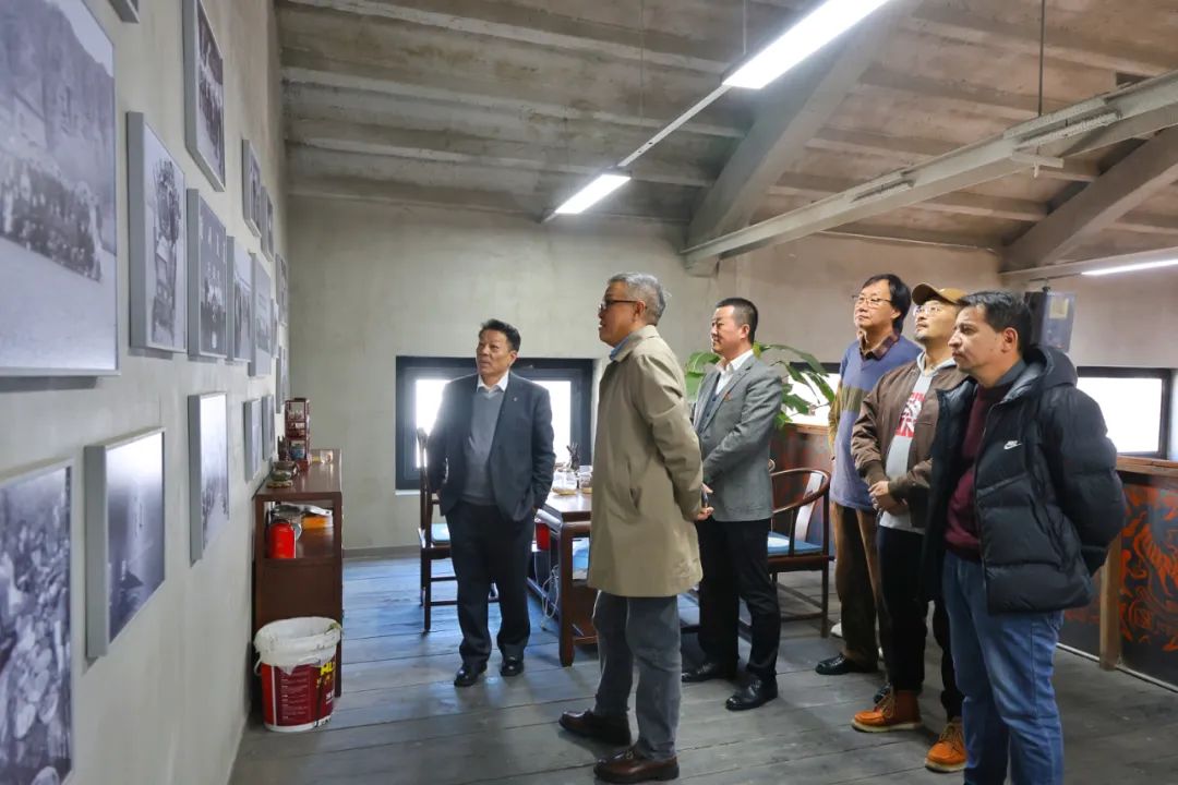 孙洪利赴新疆油画学会考察交流