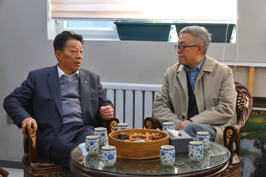 孙洪利赴新疆油画学会考察交流