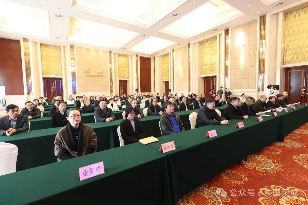 威海荣成市油画学会昨日成立，许青当选为学会主席