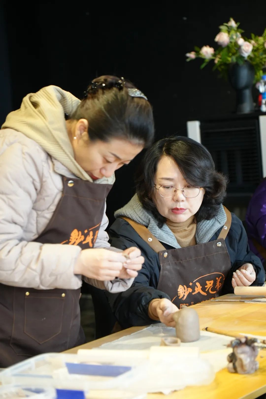 共塑陶艺展风采——钞氏兄弟（钞子艺、钞子伟）陶艺坊携手辰园举办三八妇女节主题陶艺教学活动