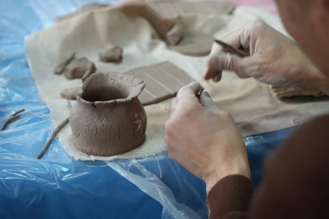 共塑陶艺展风采——钞氏兄弟（钞子艺、钞子伟）陶艺坊携手辰园举办三八妇女节主题陶艺教学活动
