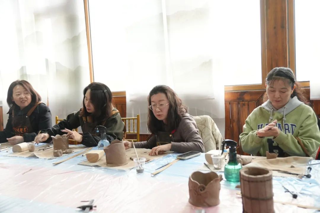 共塑陶艺展风采——钞氏兄弟（钞子艺、钞子伟）陶艺坊携手辰园举办三八妇女节主题陶艺教学活动