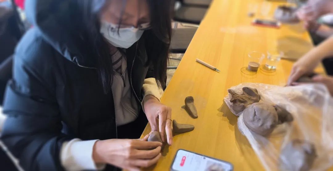 共塑陶艺展风采——钞氏兄弟（钞子艺、钞子伟）陶艺坊携手辰园举办三八妇女节主题陶艺教学活动
