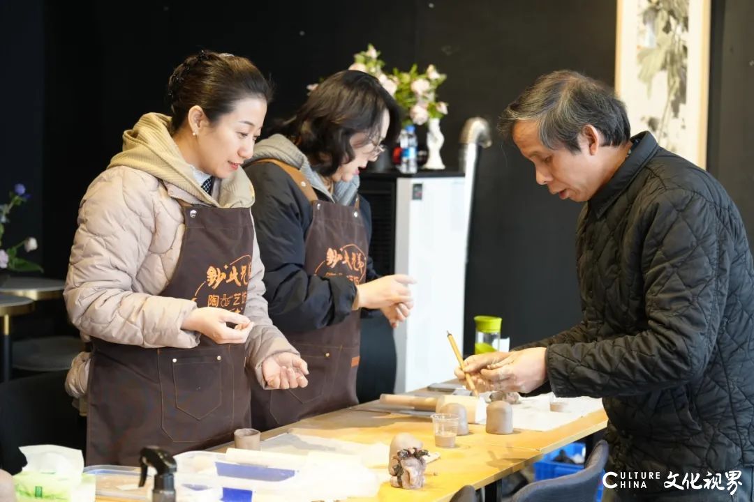 共塑陶艺展风采——钞氏兄弟（钞子艺、钞子伟）陶艺坊携手辰园举办三八妇女节主题陶艺教学活动