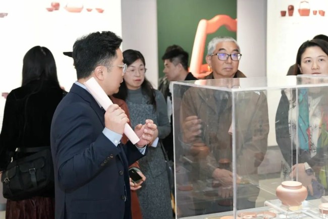 2024年度国家艺术基金传播交流推广项目“守正创新——设计驱动传统紫砂现代设计巡回展”昨日在澳门科大开幕