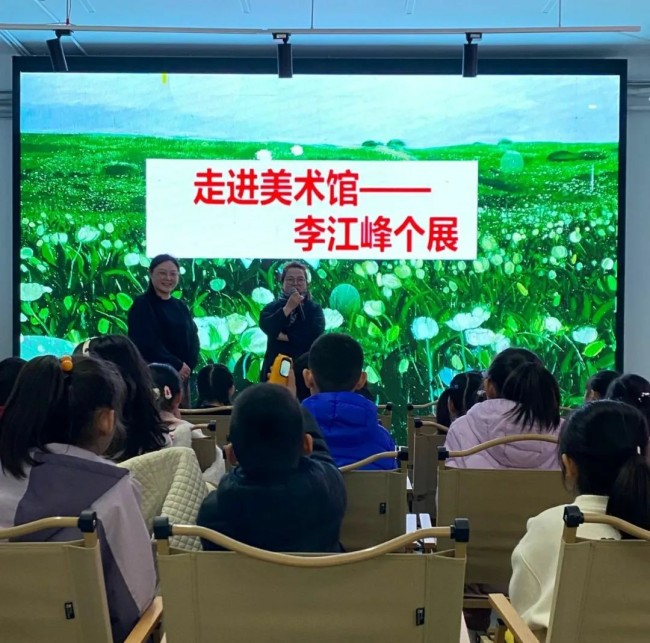 春日与童心相遇 | “花颜絮语——李江峰油画作品展3·8特别公益活动”在廊坊举行
