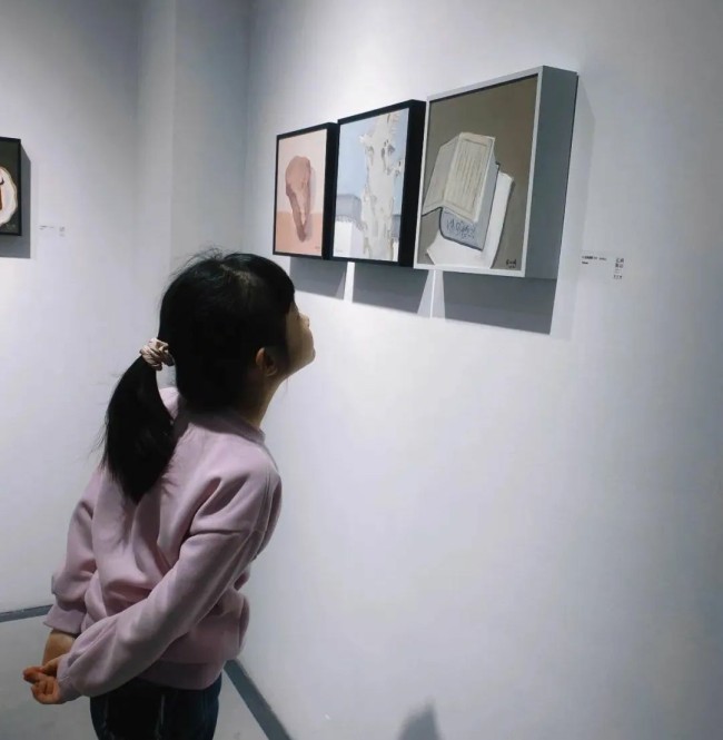 春日与童心相遇 | “花颜絮语——李江峰油画作品展3·8特别公益活动”在廊坊举行