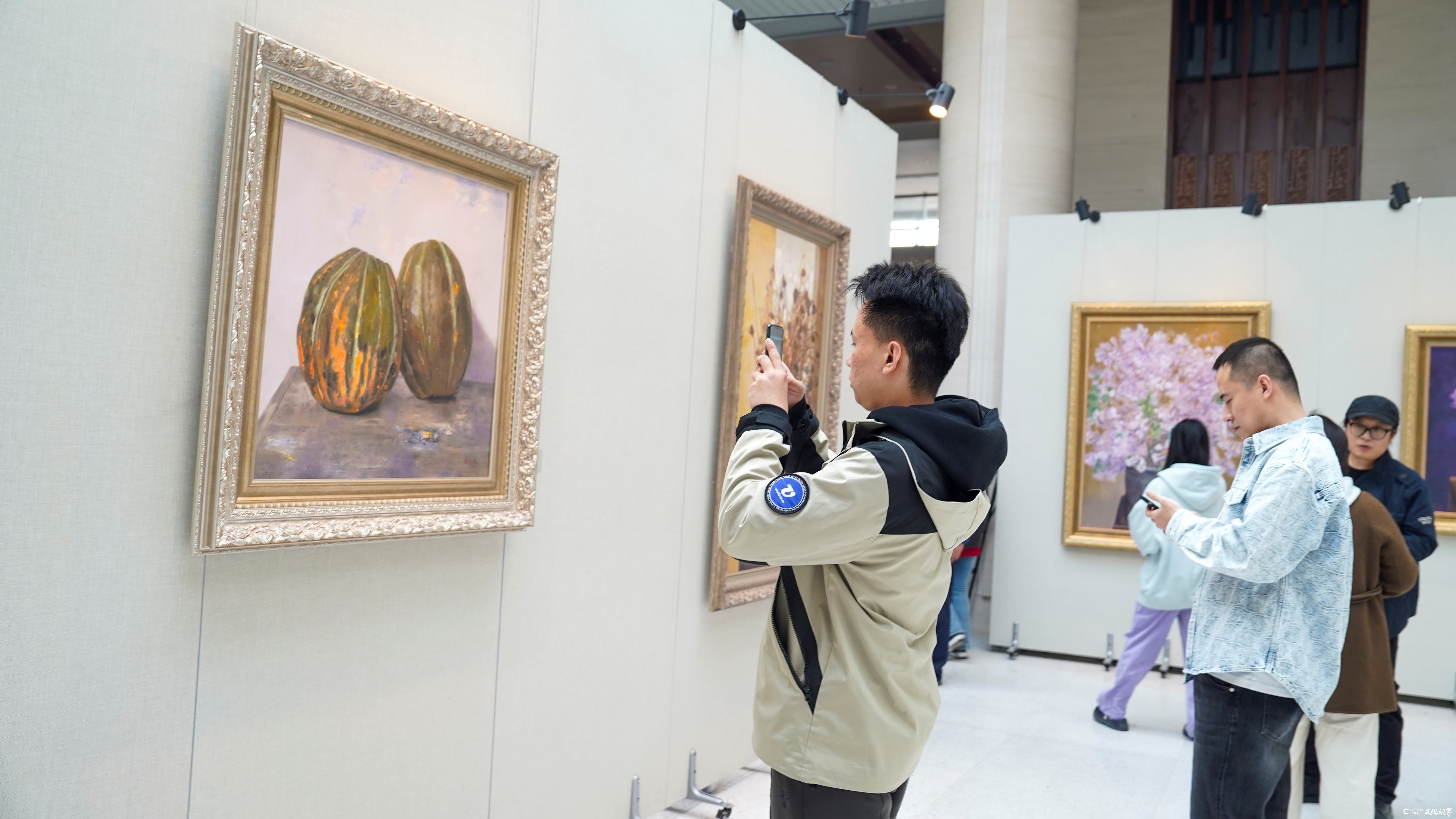 “看见——王力克油画作品展” 昨日在山东大学开幕