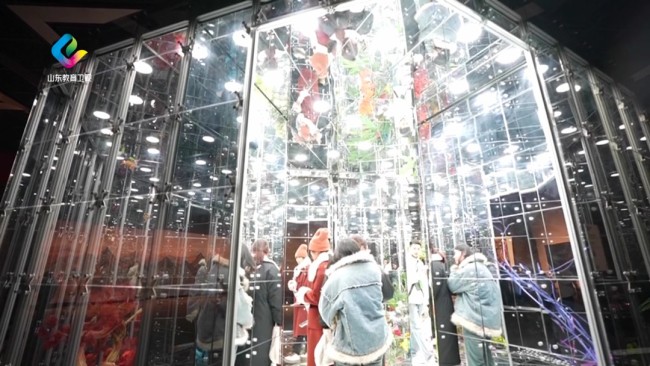 网红打卡丨济南国际双年展·邓国源装置艺术《诺亚花园ii》：一个万花筒般的梦境花园