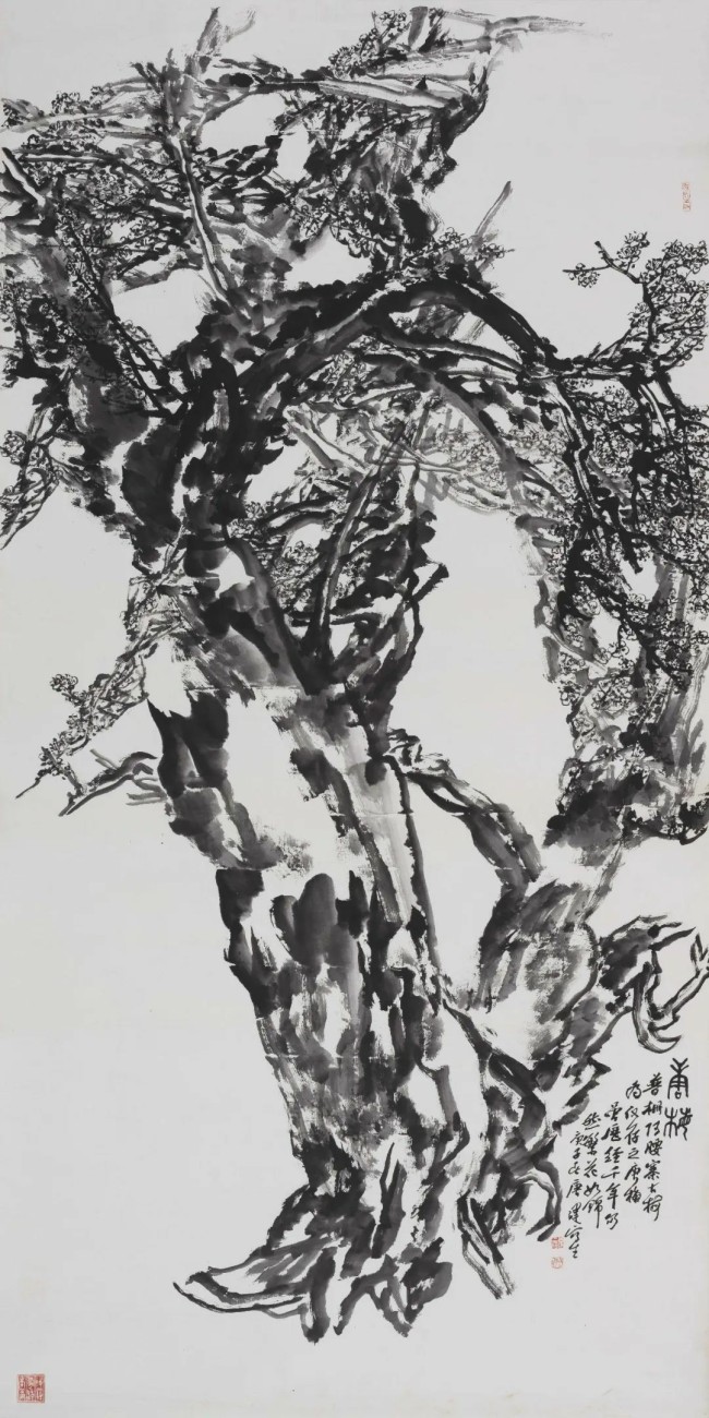 古梅召唤诗情，诗情辉映画意——唐建以写意笔墨描绘古梅野气、昂扬的生命力