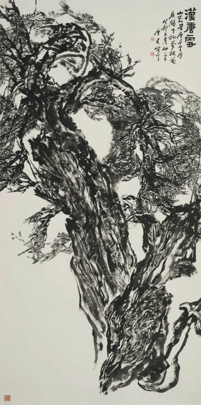 古梅召唤诗情，诗情辉映画意——唐建以写意笔墨描绘古梅野气、昂扬的生命力