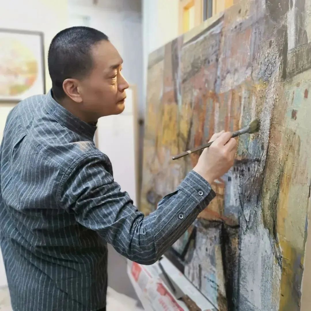 【泉城油画学社】巩尊珉 | 用符号语言构建形象夸张的画面，引领观者探寻人性深处的情感世界