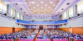 花冠集团战略合作支持，2025开年报告暨第102期新商界精英论坛昨日在济南举行