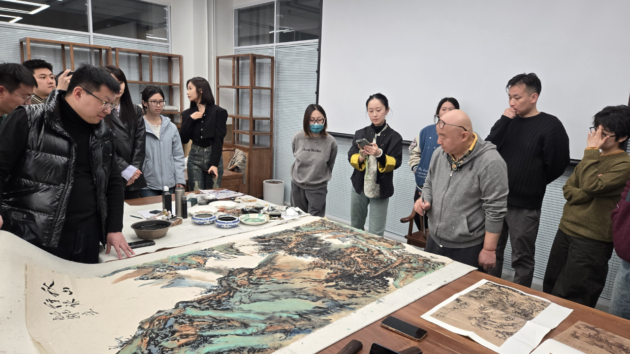 范扬教授为中国传媒大学中国画博士生作“守正创新——骨法用笔之古往今来”专题讲座