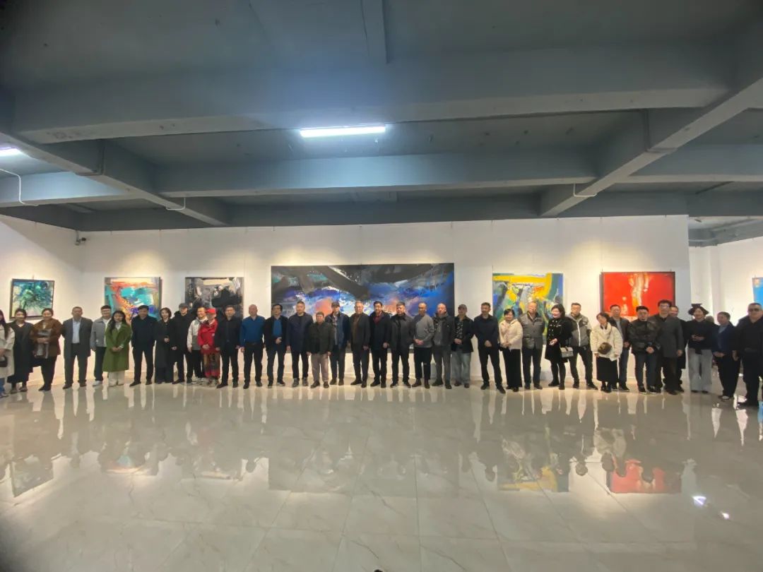 “大象有声——詹保国抽象艺术作品展”昨日在威海开展
