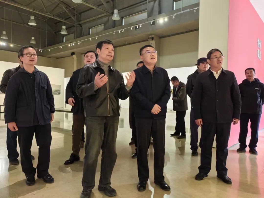 文化和旅游部副部长卢映川、中国艺术研究院院长周庆富一行到中国艺术研究院油画院调研并观展