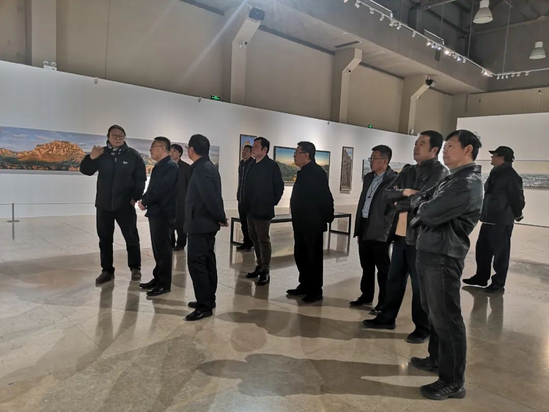 文化和旅游部副部长卢映川、中国艺术研究院院长周庆富一行到中国艺术研究院油画院调研并观展