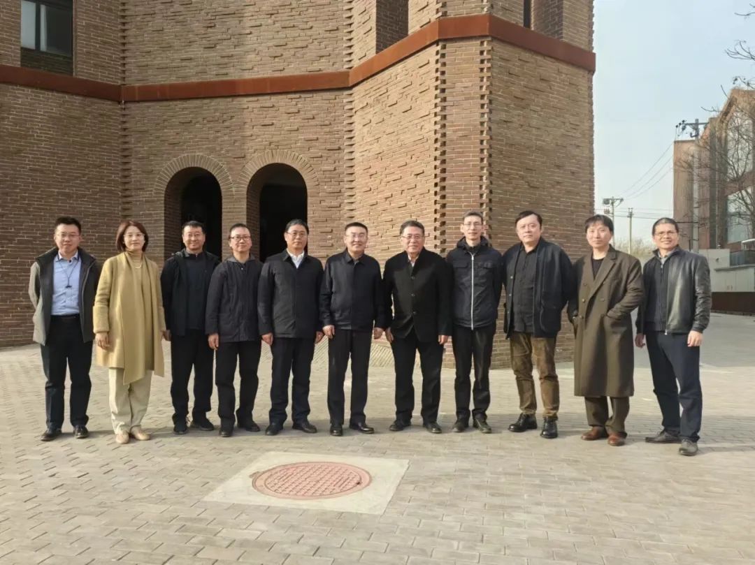 文化和旅游部副部长卢映川、中国艺术研究院院长周庆富一行到中国艺术研究院油画院调研并观展